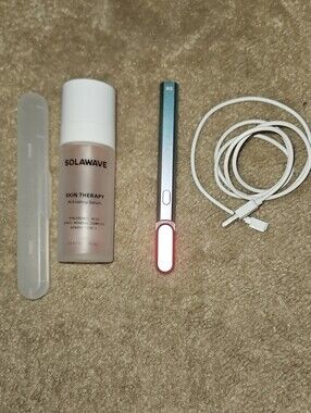 Solawave  4-in-1 Red Light Wand & Therapy Activating Serum